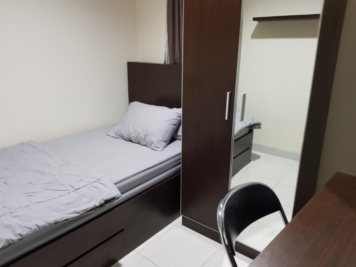 Aloha Guest House - 1 Male Only Tangerang Eksteriør billede